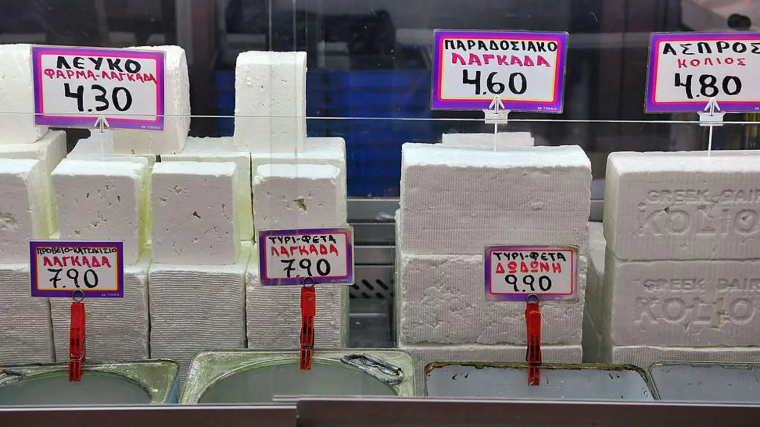 Справжній сир фета може бути тільки з Греції