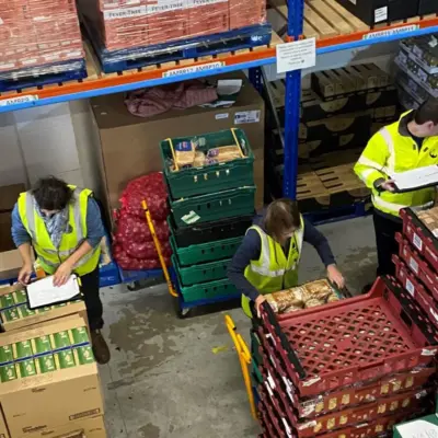 Продуктові набори допомагають тисячам людей на Різдво