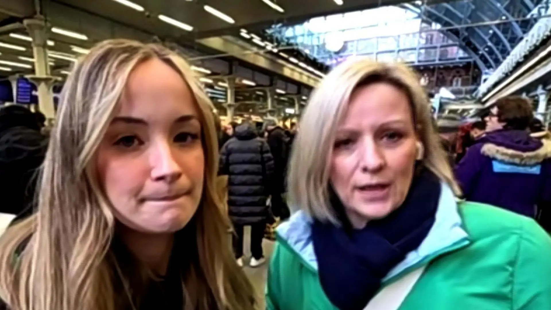 Келлі Норт та Бетані Массі-Чейз розповідають BBC, як їм довелося перебронювати свій квиток Eurostar до Парижа