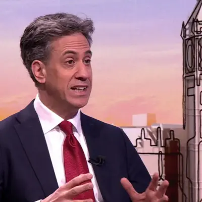 Ми втрутимося у питання рахунків за енергоносії, якщо це буде необхідно, каже Мілібенд