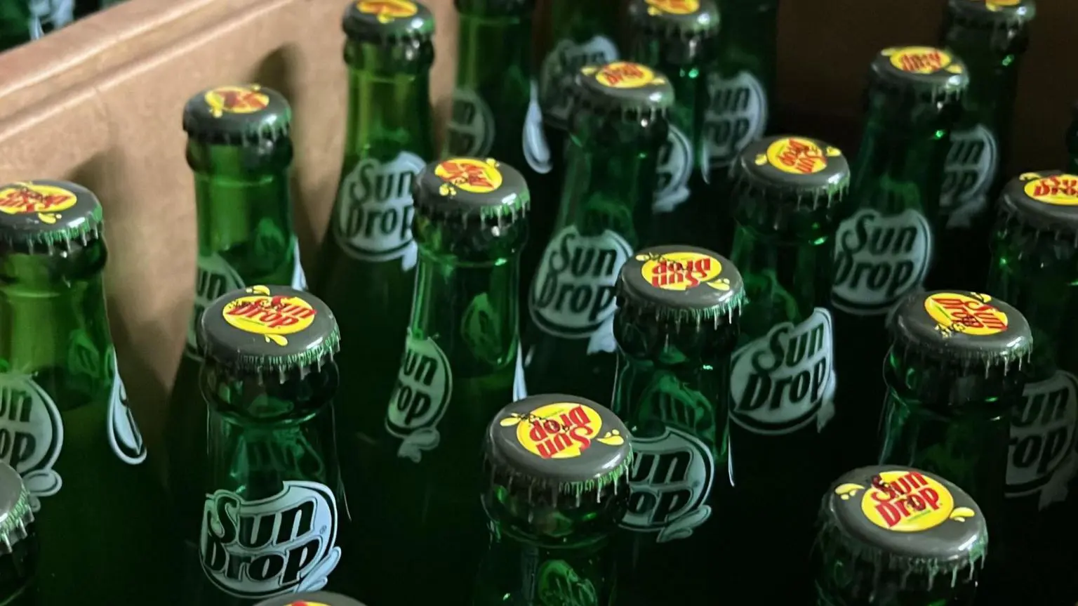 Twig's Beverage досі продає свій основний безалкогольний напій, Sun Drop, у багаторазових скляних пляшках
