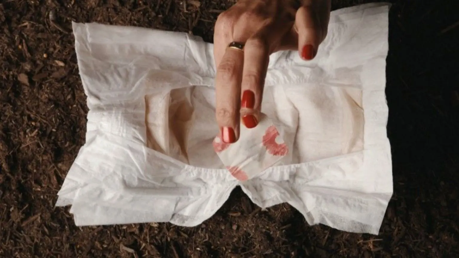 Hiro постачає пакетик грибка, який, за їхніми словами, прискорює розкладання підгузка