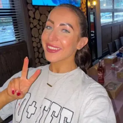 Двадцятирічні поєднують три роботи, щоб звести кінці з кінцями