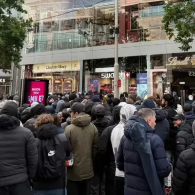 Swatch закриває магазини через натовпи людей у ​​черзі за новим годинником