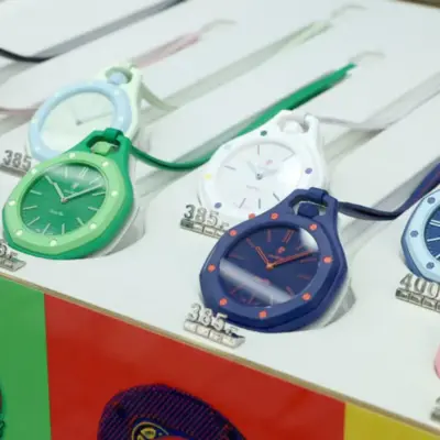 Чому люди так захоплені годинником Swatch Royal Pop?