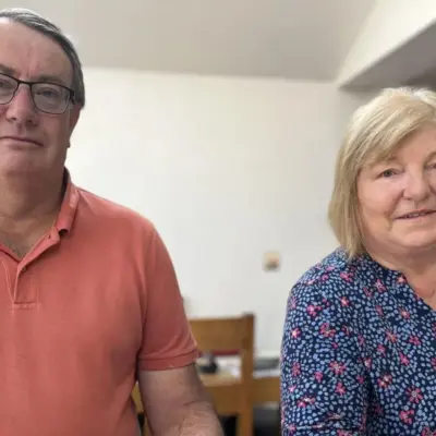 Негідний будівельник залишив наш дах протікати і витратив 30 тисяч фунтів стерлінгів, які ми йому дали, на Лансароте.