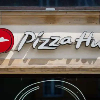 Мережу Pizza Hut, що зазнає труднощів, продадуть за 2,7 мільярда доларів