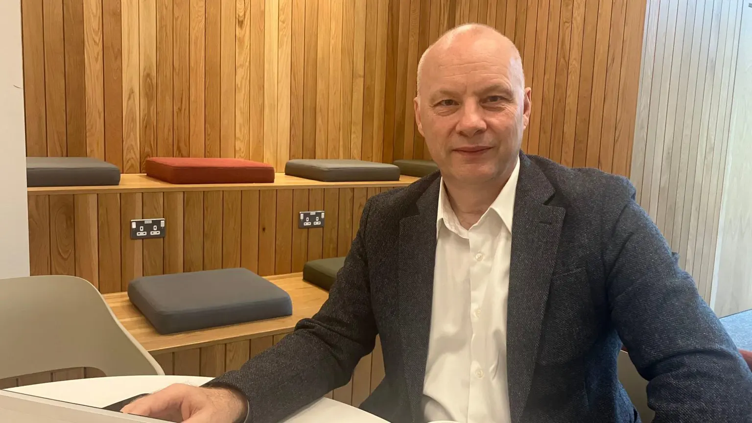 Економіст Річард Ремзі сказав, що сектор послуг становить більшу частину економіки
