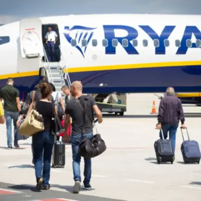 Прибутки Ryanair падають через те, що війна в Ірані відлякує пасажирів та підвищує ціни на паливо