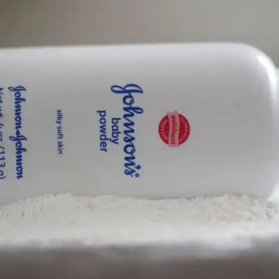 Johnson & Johnson пропонує до 5,5 мільярдів доларів для врегулювання позовів щодо дитячої присипки
