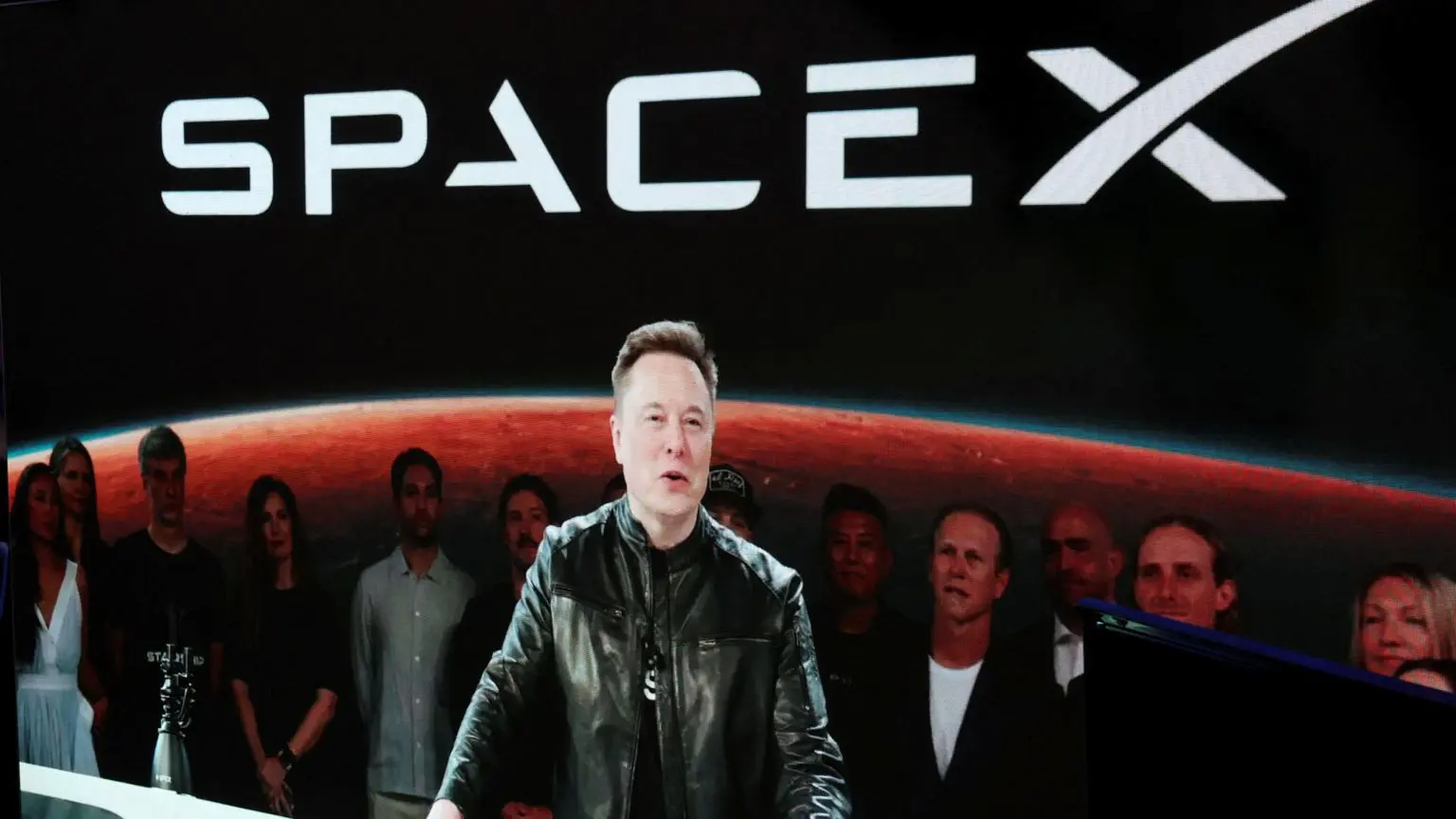 SpaceX Ілона Маска стала публічною компанією місяць тому.