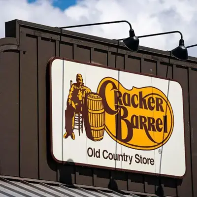 Генеральний директор Cracker Barrel йде у відставку через рік після хаосу з ребрендингом