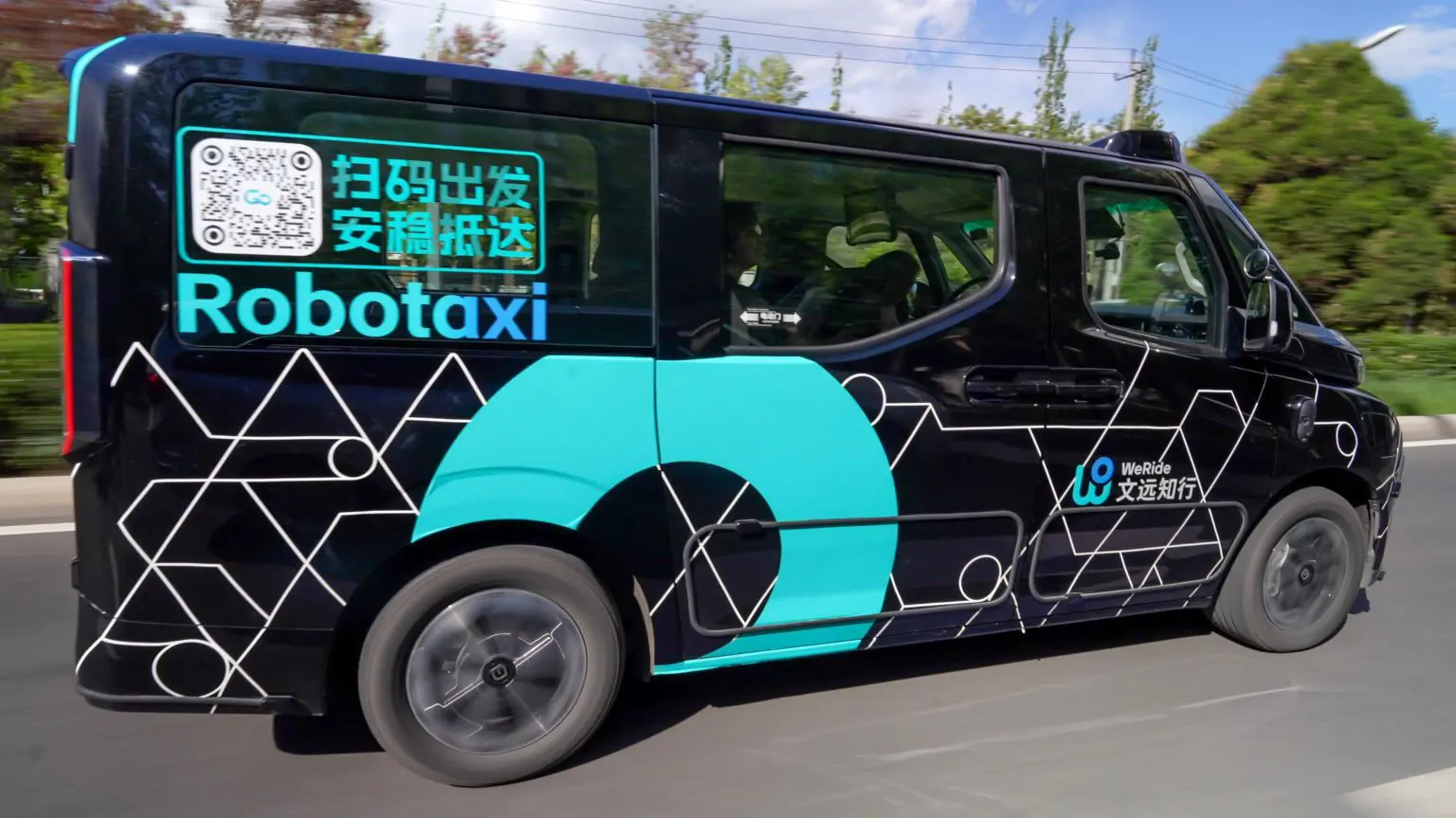 Китайські компанії тестують роботаксі в кількох китайських містах.