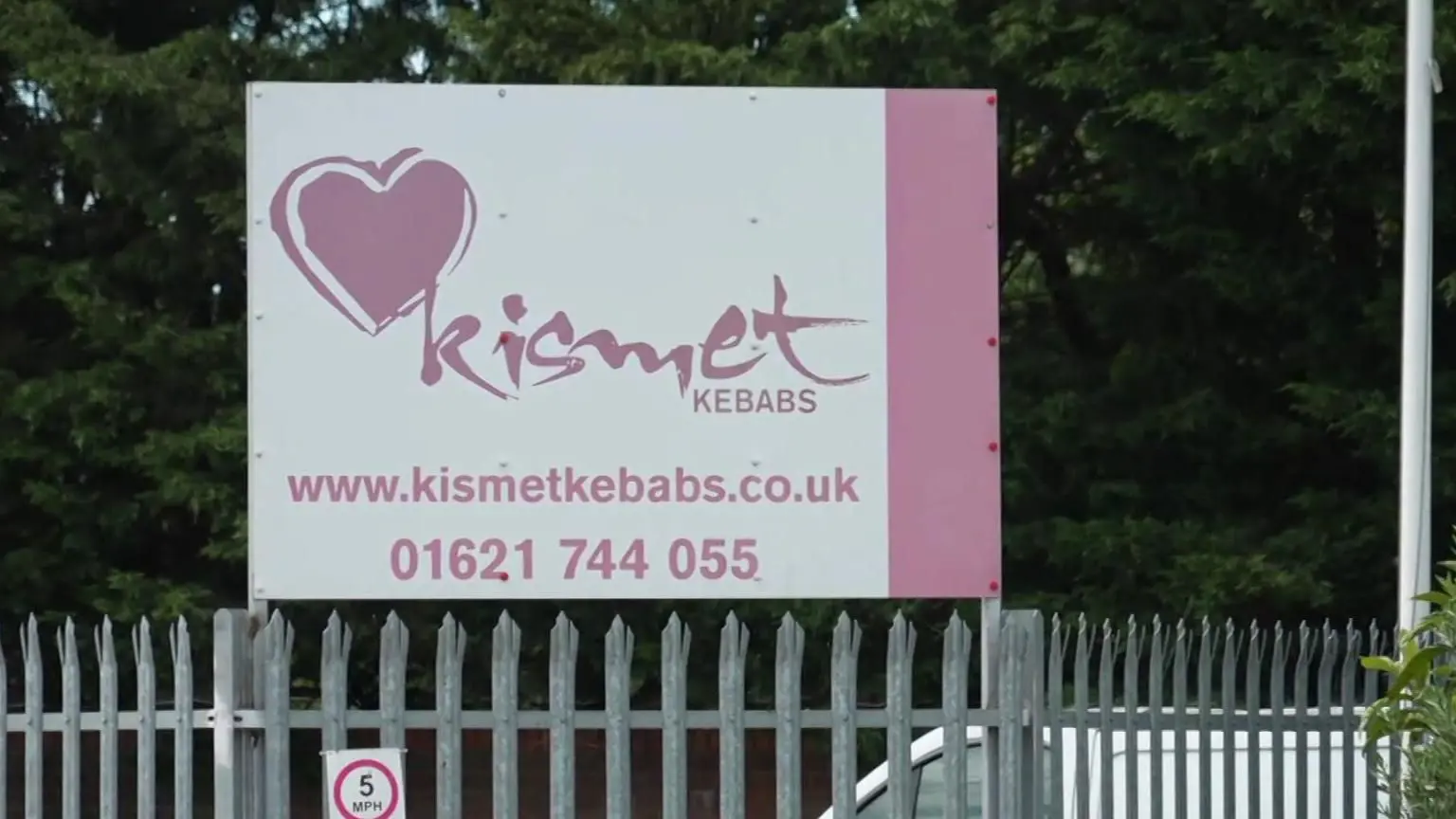Адвокат захисту Kismet Kebab заявив суду, що фірма отримала «незначний фінансовий прибуток»