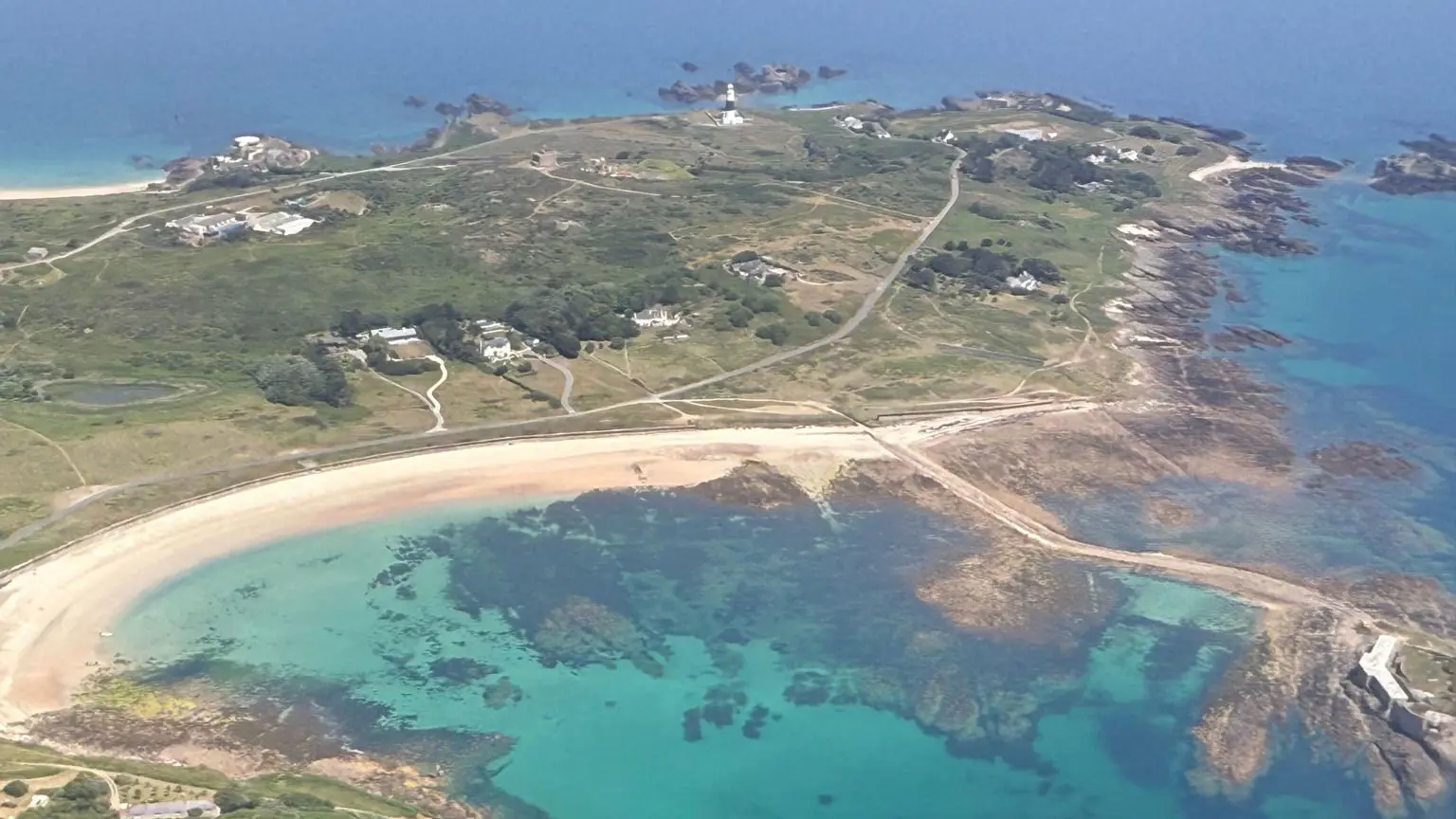 Штат Гернсі заявив, що виділить компанії Alderney Electricity (AEL) 200 000 фунтів стерлінгів для компенсації рахунків на острові.