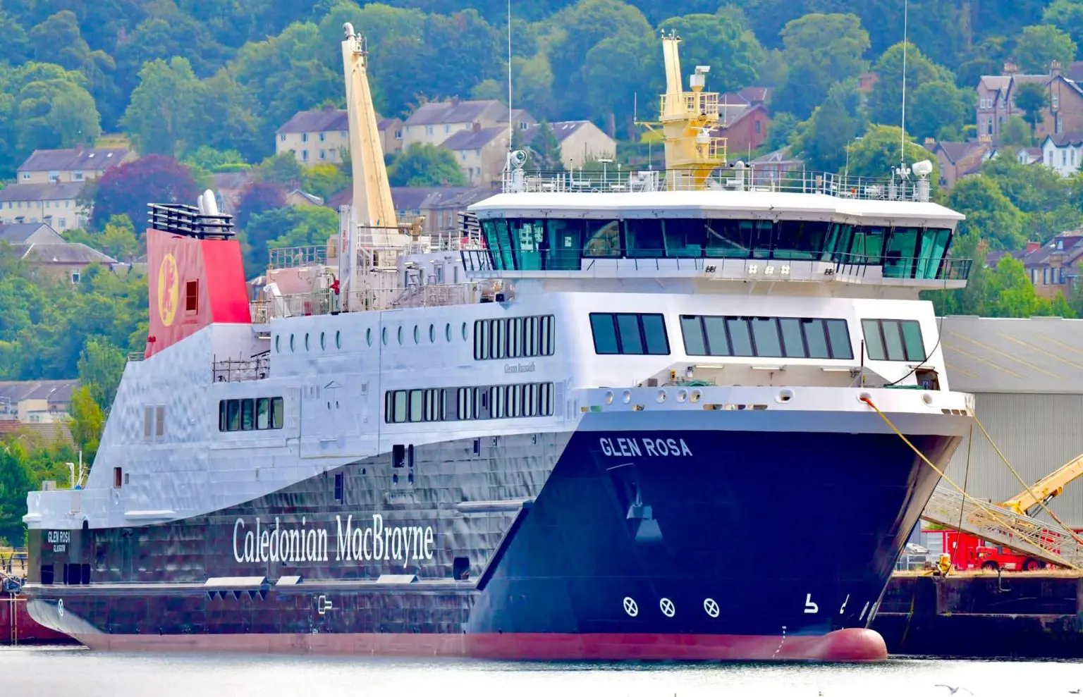 Судно MV Glen Rosa переміщено вниз за річкою до Інчгріна для остаточного оснащення та введення в експлуатацію, залишивши головну верф порту Глазго без судна, що будується, вперше за 12 років.