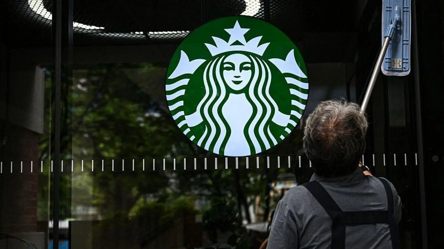 Акція «День танка» спровокувала бойкот Starbucks у Південній Кореї.