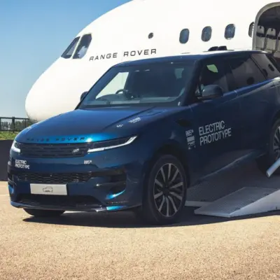 Range Rover запускає першу повністю електричну модель