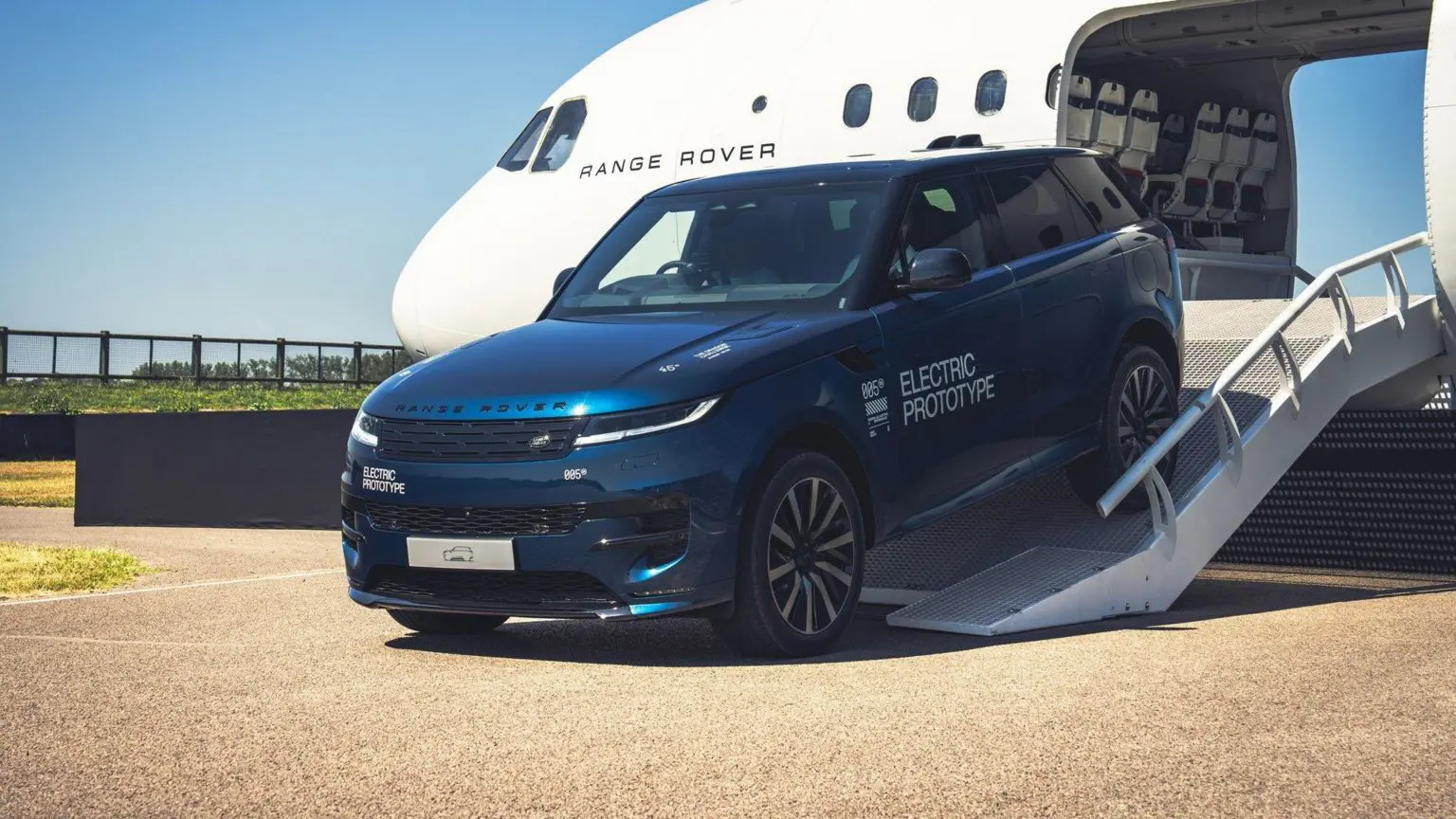 Запуск прототипу відбувся після того, як власник JLR повідомив про падіння прибутку та збої в ланцюжку поставок.