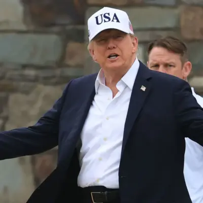 Трамп заявив, що скасує всі тарифи на ірландський віскі після завершення дводенного візиту