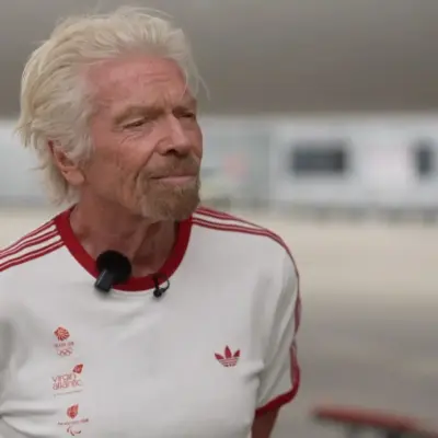 Бренсон з Virgin каже, що ціни на авіаквитки зростають через те, що «дурні лідери» розпочинають війни