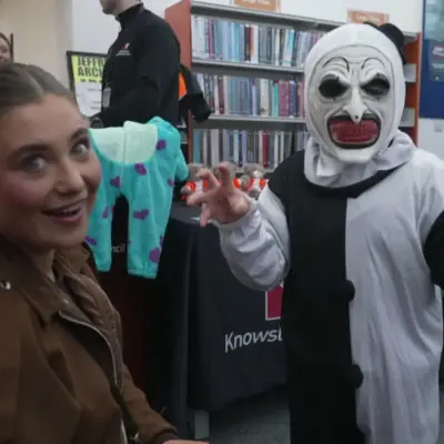 Батьки обмінюються костюмами, щоб заощадити на Хелловін