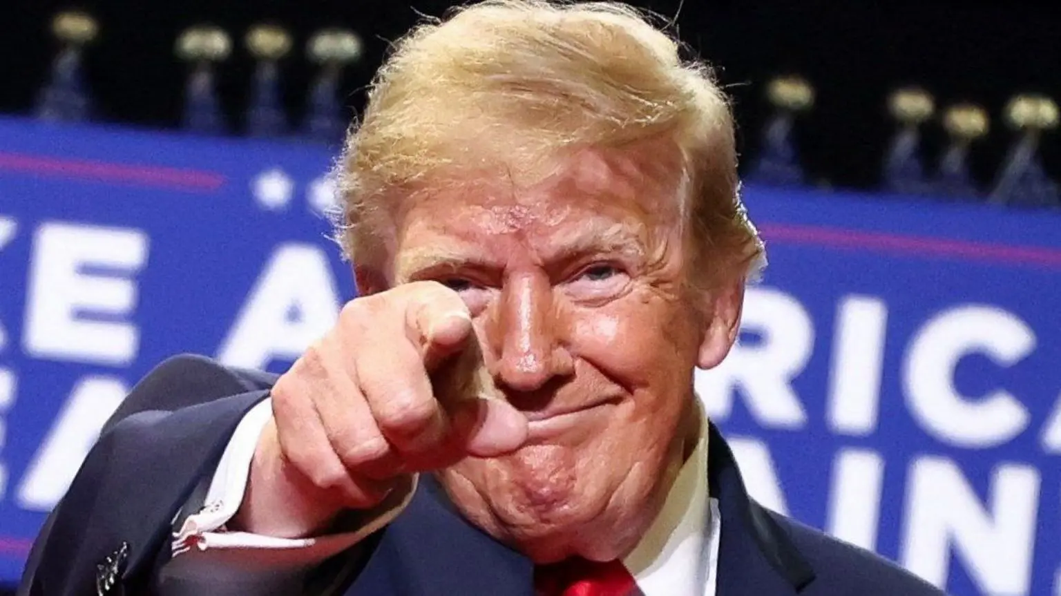 Президент США Дональд Трамп підвищив тарифи
