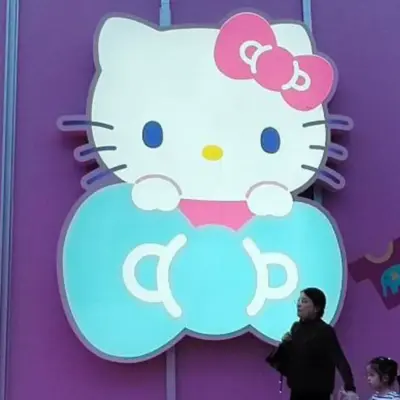 Виробник Hello Kitty розриває співпрацю з японською шпигунською драмою після негативної реакції Китаю.
