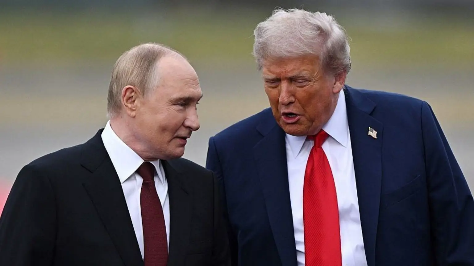 Путін і Трамп розмовляють на саміті на Алясці у 2025 році
