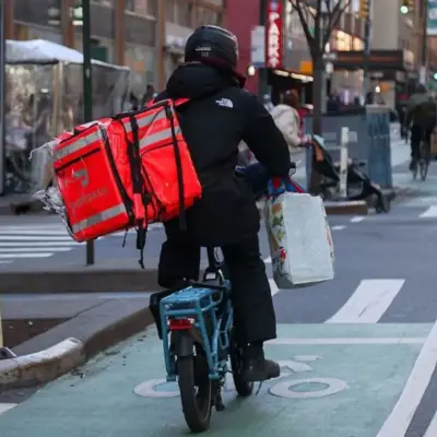 DoorDash купує Instacart за 17 мільярдів доларів, що, за їхніми словами, розширить можливості для клієнтів.
